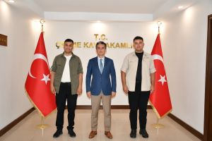Kaymakamımız Sayın Mehmet MARAŞLI, tayin nedeniyle aramızdan ayrılan çalışma arkadaşlarımızı Başarı Belgesi ile taltif etti.